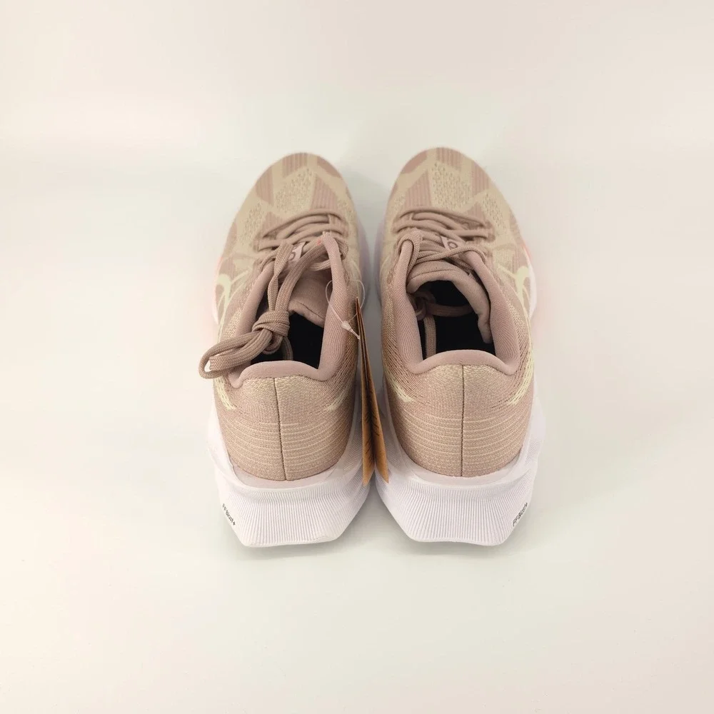 Asics Womens Dynablast 5 Running Shoes size 8 Fawn/Oyster White New In Box